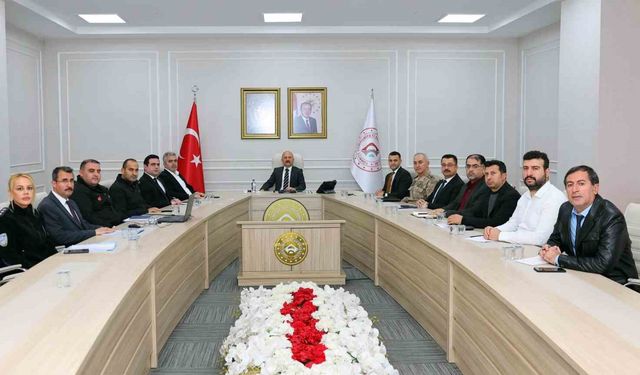 Adıyaman'da ağır ve orta hasarlı yapıların yıkım süreci konuşuldu