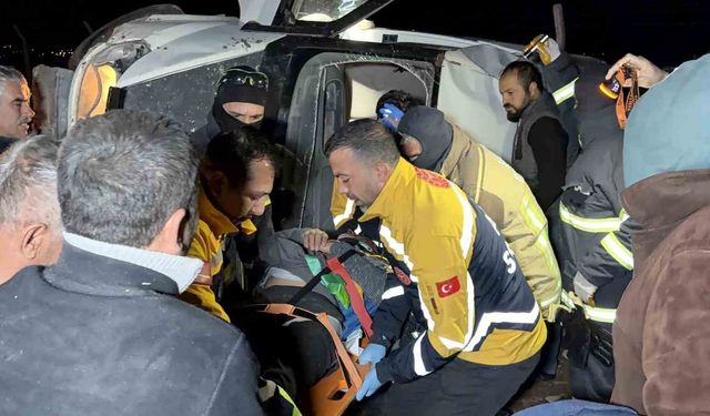 Adıyaman'da minibüs takla atarak devrildi: 4 yaralı