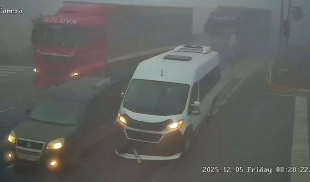 Afyonkarahisar'da 20 kişinin yaralandığı kaza anı kamerada