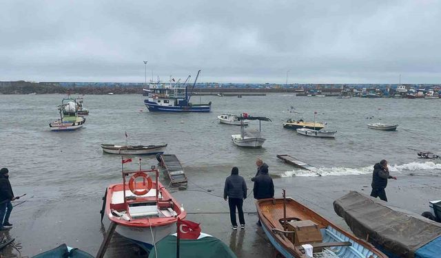 Akçakoca'da fırtına etkili oluyor