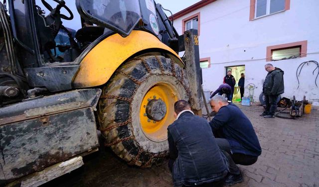 Akdağmadeni Belediyesi'nin karla mücadele ekipleri teyakkuzda