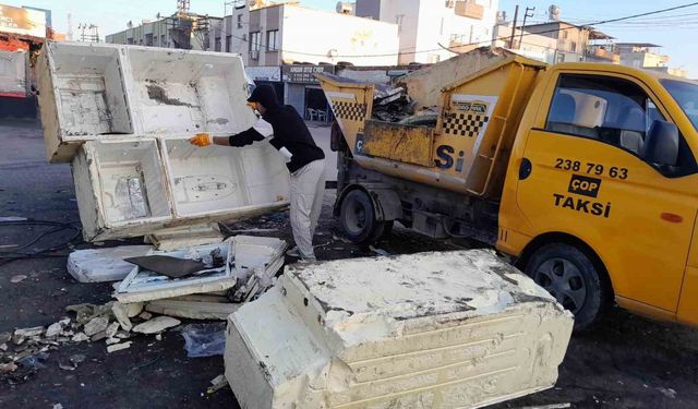 Akdeniz'in sokakları mobilya ve hurda atıklardan arındırılıyor