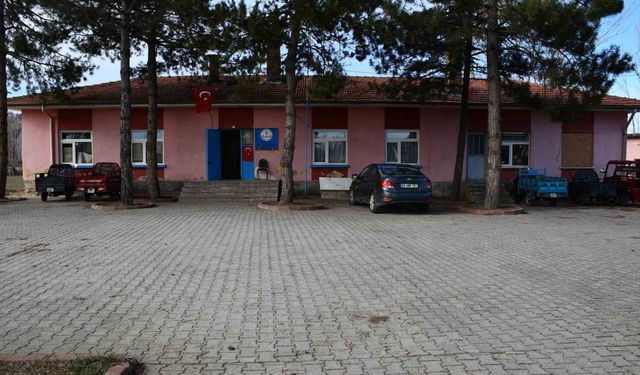 Akşehir'de eski ilkokul binası dikiş nakış kursu oldu