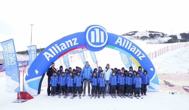 Allianz Türkiye 'Dağ Gibi Arkanızdayız' projesiyle Palandöken'de kız çocuklarını kayak sporuyla tanıştırdı