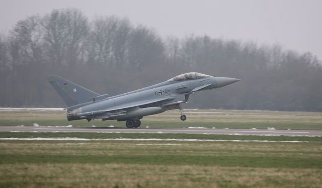 Almanya, Polonya'ya yaklaşık 150 asker ve Eurofighter savaş uçağı konuşlandırdı