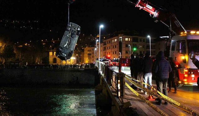 Amasya'da kontrolden çıkan otomobil köprüden Yeşilırmak Nehri'ne uçtu: 1 ölü, 1 yaralı