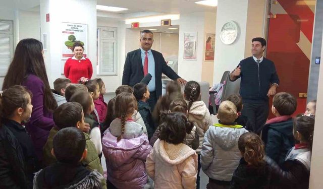 Ana sınıfı öğrencileri bankada tasarrufla tanıştı