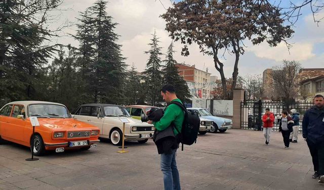 Anadol araçlarının sergilendiği 'Anadol'un Doğuşu Sergisi' ziyarete açıldı