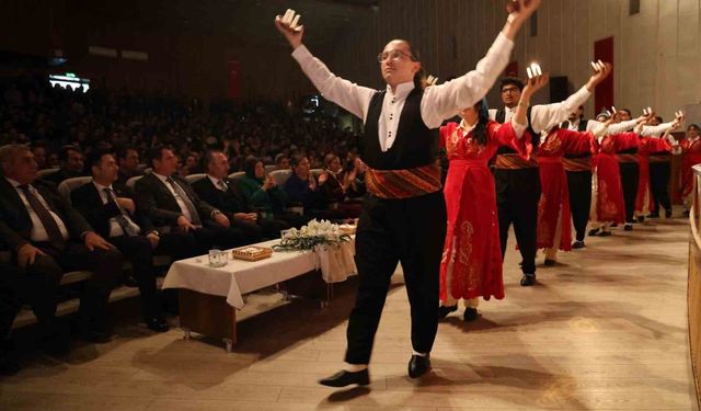 'Annem kanseri ikinci kez yendi' diyen öğrenci salonda dakikalarca alkışlandı