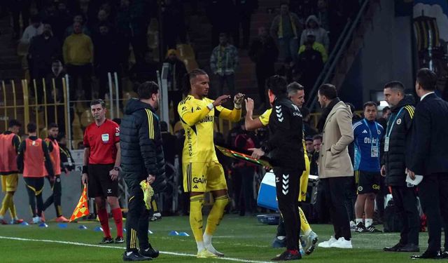 Archie Brown devam edemedi