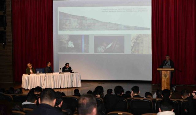 Ardahan'da, 'Doğu Anadolu'da arkeolojik kazılar, kronolojik süreçler ve kültür politikaları' paneli