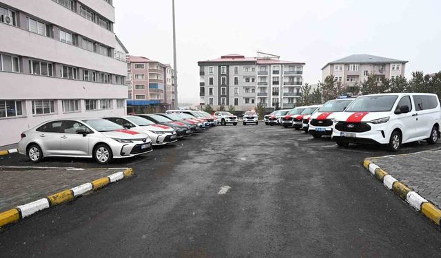 Ardahan'da emniyete tahsis edilen 20 yeni araç törenle hizmete alındı