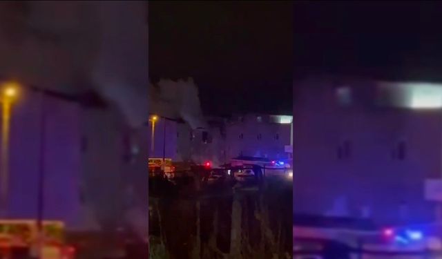 Arnavutköy'de iş yeri alevlere teslim oldu: 1'i ağır 3 yaralı