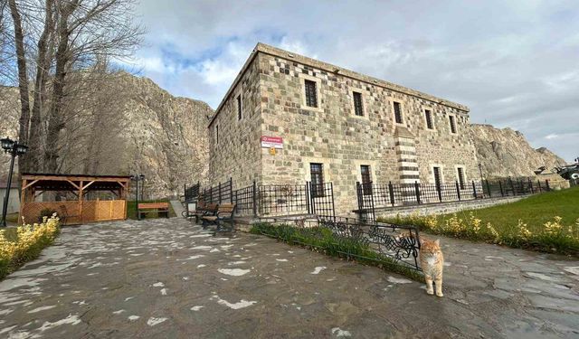 Asırların izini taşıyan Horhor Medresesi Camii, çevre düzenlemesiyle yeniden nefes aldı