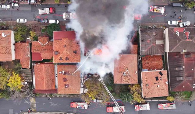 Ataşehir'de korkutan yangın: 4 kişi kurtarıldı