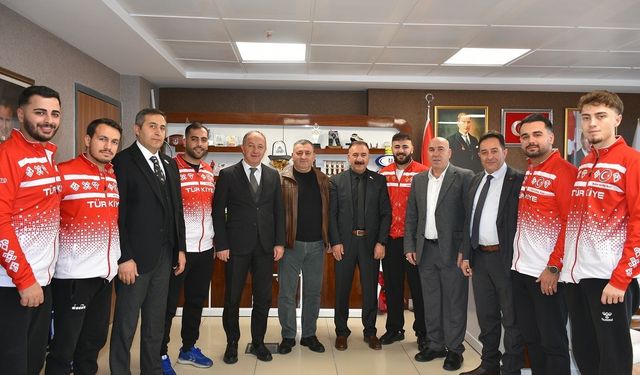 Avrupa üçüncüsü Curling Milli Takımı'ndan Çakmur'a ziyaret