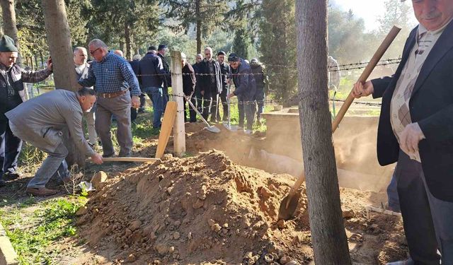 Aydın'da minarelerden yarım asır boyunca sesi yankılanan Hafız Güngör hayatını kaybetti