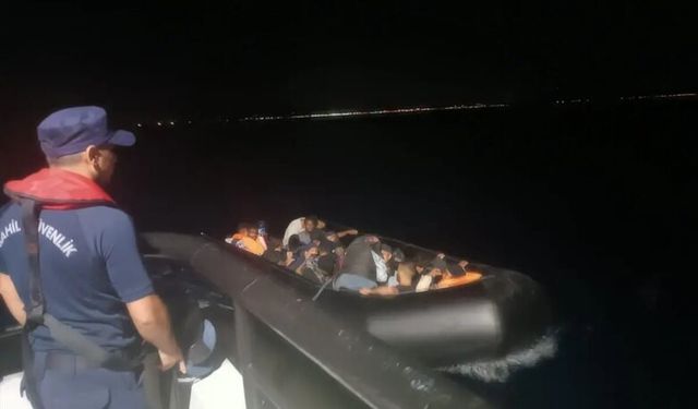 Ayvalık'ta 23 göçmen sahil güvenlik ekiplerinden kaçamadı