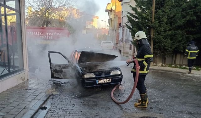 Babaeski'de otomobil cayır cayır yandı