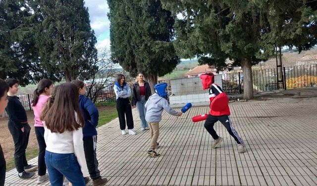 Babaeski'de üniversite öğrencilerinden köy okulunda anlamlı faaliyet
