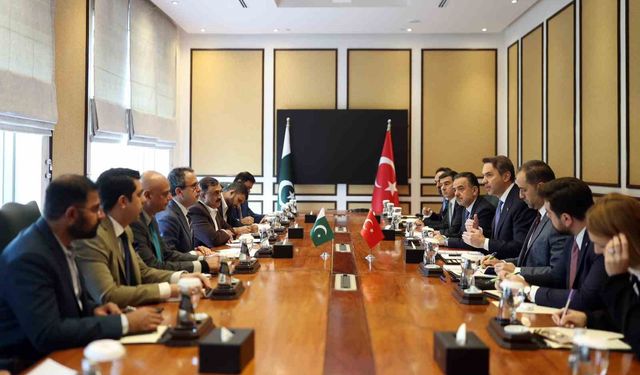 Bakan Bayraktar, Pakistan'da 5 yeni anlaşmaya imza attı