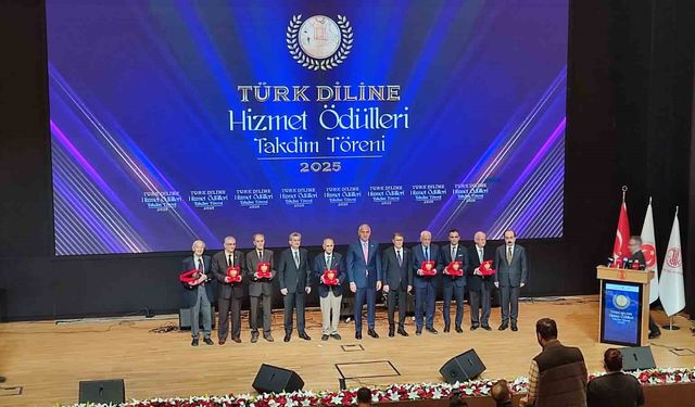 Bakan Ersoy: 'Dil bir milletin sadece iletişim aracı değil hafızası, vicdanı ve yüreğidir'