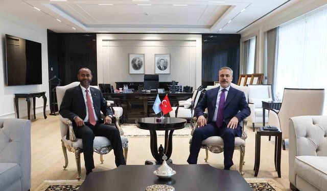 Bakan Fidan, Somali Limanlar ve Deniz Ulaştırma Bakanı Nur ile bir araya geldi