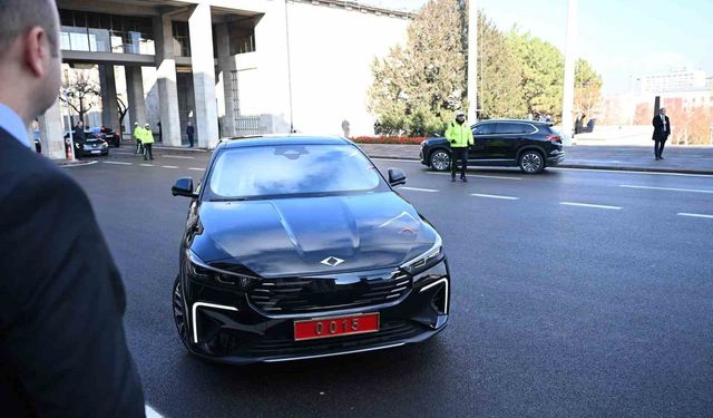 Bakan Kacır bütçe görüşmelerine Togg T10F ile geldi