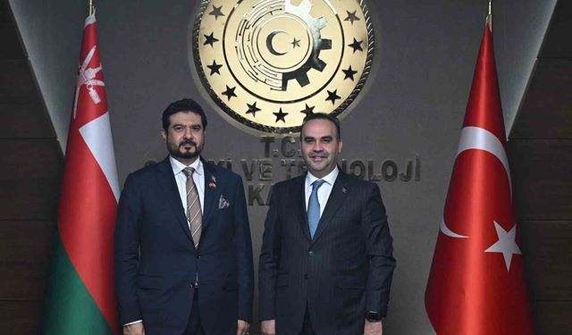 Bakan Kacır, Umman Ticaret, Sanayi ve Yatırım Teşvik Bakanı Yousef ile bir araya geldi