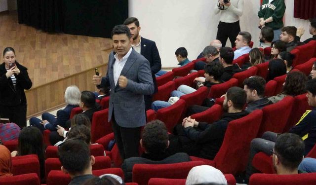 Bakan Yardımcısı Boyraz, UFest Çanakkale'de gençlerle buluştu