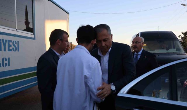 Bakan Yerlikaya, Kozan'da taziye ziyaretinde bulundu