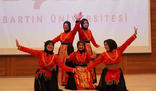 BARÜ'de farklı kültürler bir araya geldi