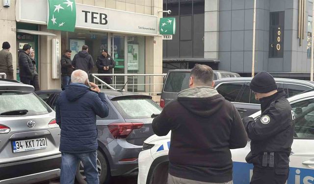 Başakşehir'de bankadan para çeken iş adamına soygun girişimi