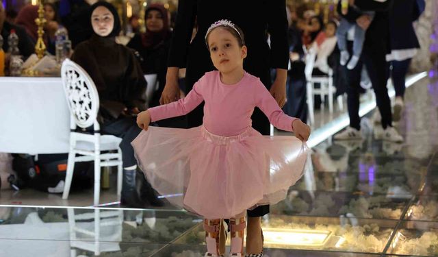 Başını dahi kontrol edemiyordu, bale gösterisi yapmaya başladı