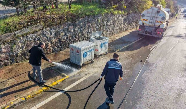 Başiskele'de cadde ve sokaklarda temizlik çalışması yürütülüyor