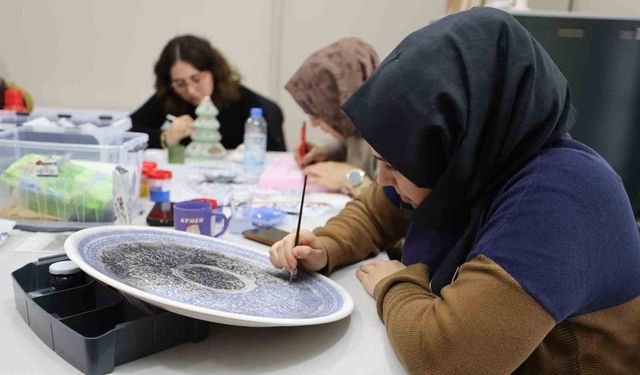 Başiskele'de kadınlar geleneksel sanatları öğreniyor