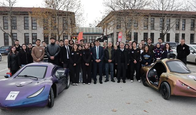 Başkan Eyüp Kahveci'den DPÜ'nün alternatif enerjili araç ekibine ziyaret