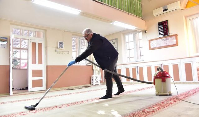 Başkan Kaya: 'Camilerimizde huzurlu ibadet ortamı oluşturuyoruz'