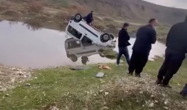 Batman'da hafif ticari araç yapay gölete uçtu, sürücü yaralandı