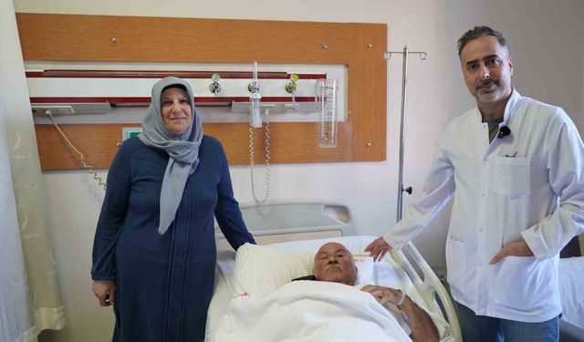 Batman'da kaynamayan omuz kırığı ters omuz protezi ameliyatıyla tedavi edildi