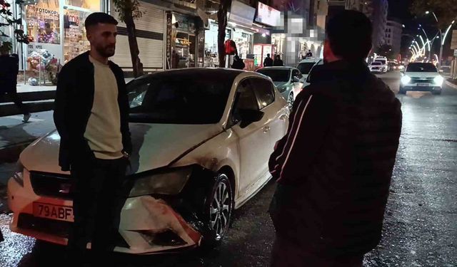 Batman'da seyir halindeki otomobil alev aldı