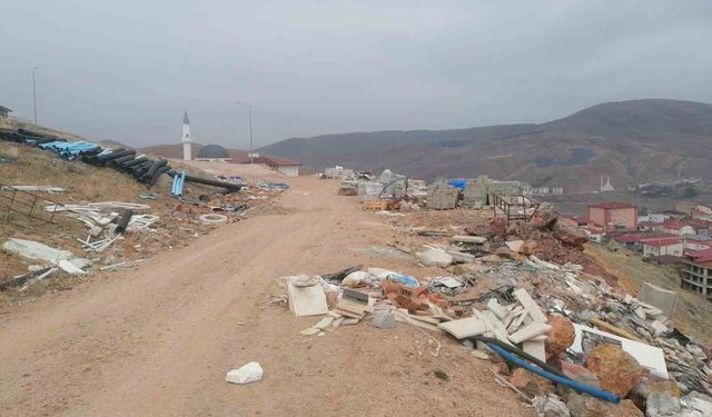 Bayburt Kent Konseyi Şehit Osman Dağı'na dökülen hafriyat için girişimde bulundu