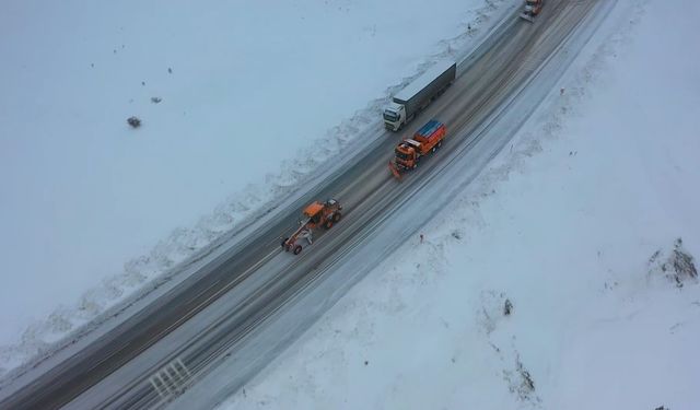 Bayburt ve Erzincan'ın yüksek kesimlerinde kar yağışı etkili oldu