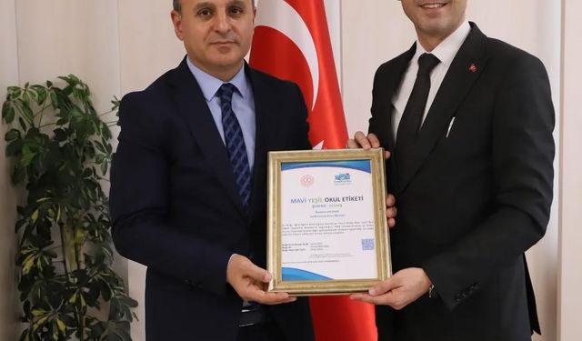 Bayburt'ta iki okula 'Mavi Yeşil Okul' etiketi verildi