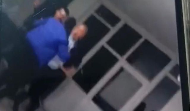 Belediye başkanının sopayla gençleri dövdüğü iddia edildi