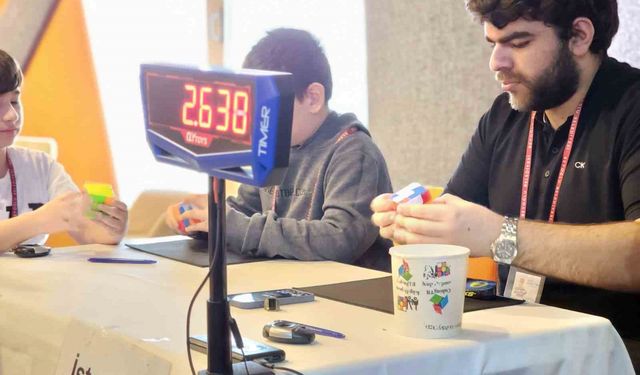 Beyoğlu'nda ilk kez düzenlenen Rubik Küp Turnuvası büyük heyecana sahne oldu