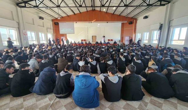 Bilal Erdoğan, Kütahya'da öğrencilerle buluştu