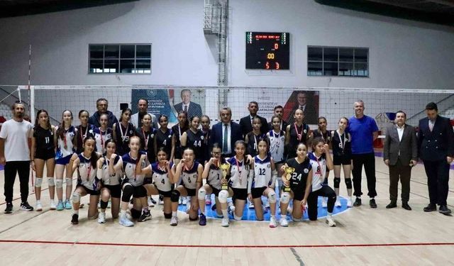 Bilecik'te Yıldız Kızlar Voleybol finali heyecanı