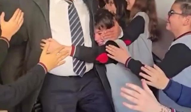 Bir ömürlük eğitimin son zili: 46 yıllık öğretmenlik yolculuğuna alkışlarla veda