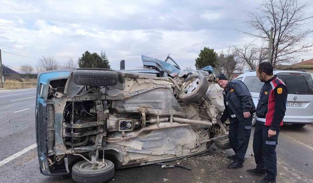 Biri Fiat Tofaş iki otomobilin çarpıştığı kazada 4 kişi yaralandı